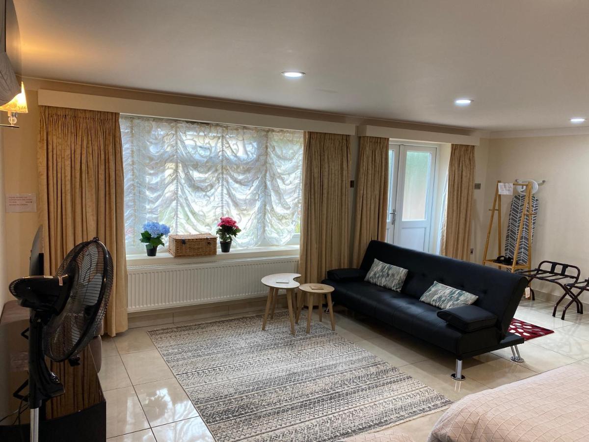 Studio Flat Gants Hill With Free Parking ريدبريدج المظهر الخارجي الصورة