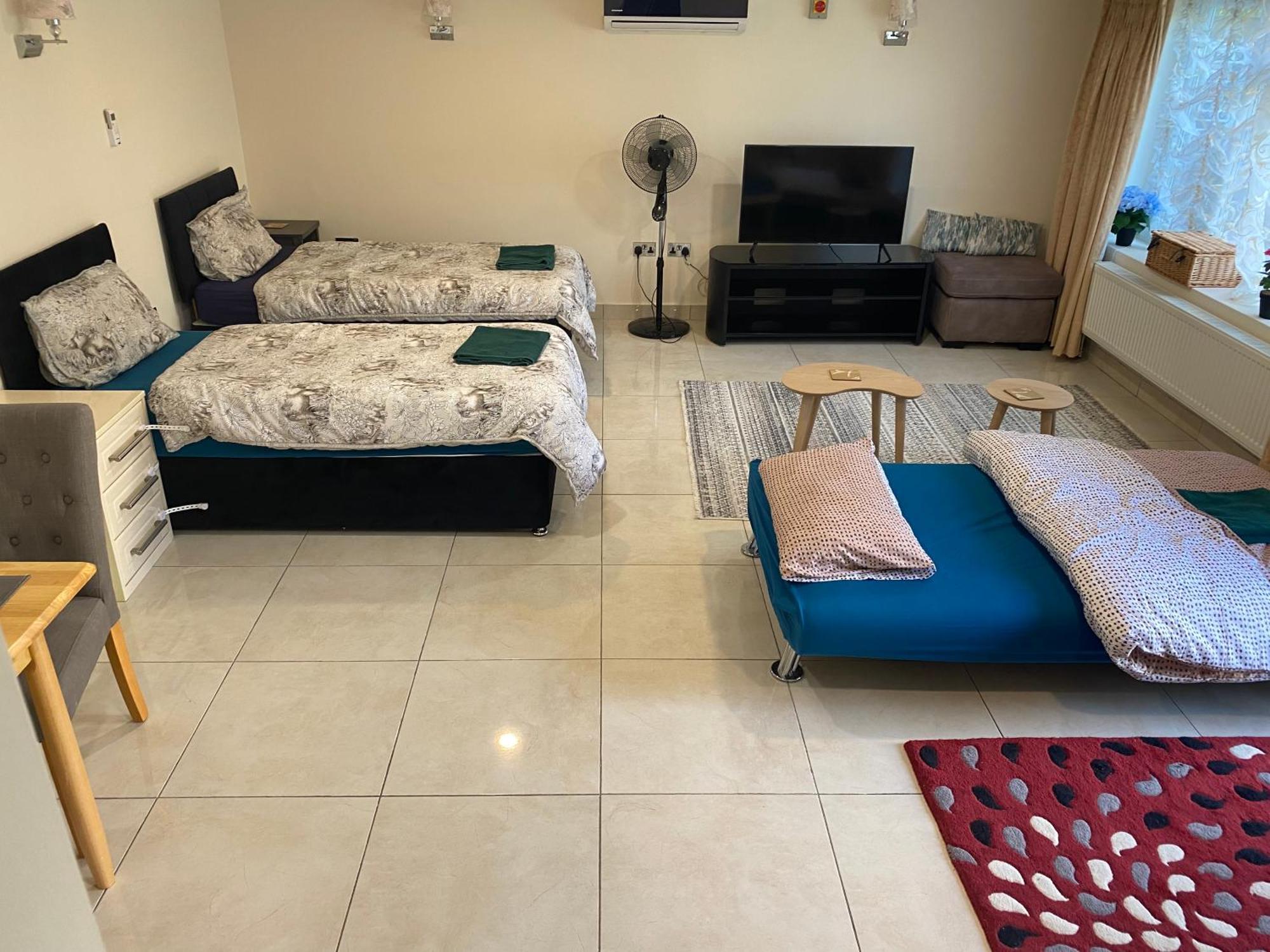 Studio Flat Gants Hill With Free Parking ريدبريدج المظهر الخارجي الصورة